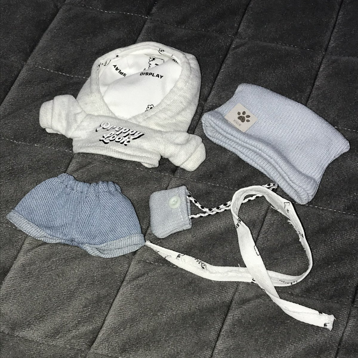 #솜인덕장터 #솜솜옷장터

10cm 인형 옷 10깅 떨옷

안개왕왕 1.8

옷장 양도 판매