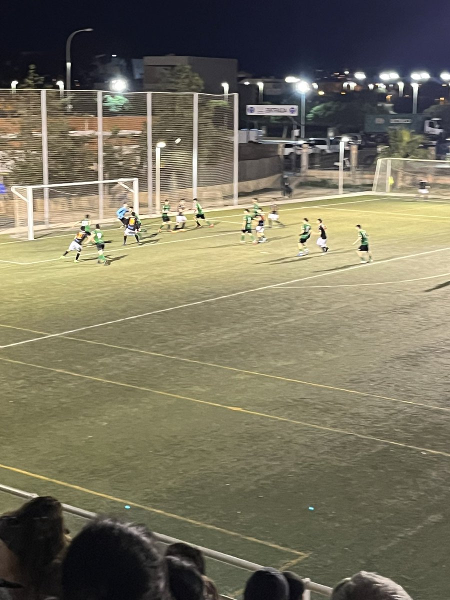 TorrefielACE's tweet photo. #JuvenilB empata 0-0 y continúa líder.
Gracias por el apoyo 💪🏻🤍🖤#SomosTorrefiel #TorrefielACE
💪🏻🤍🖤🦇
#QueremosJugarEnElBarrio
#QueremosJugarEnCasa
Zonas deportivas a #Torrefiel
Se necesita #CampodeFutbol11Ya https://t.co/wahQtVYXGc