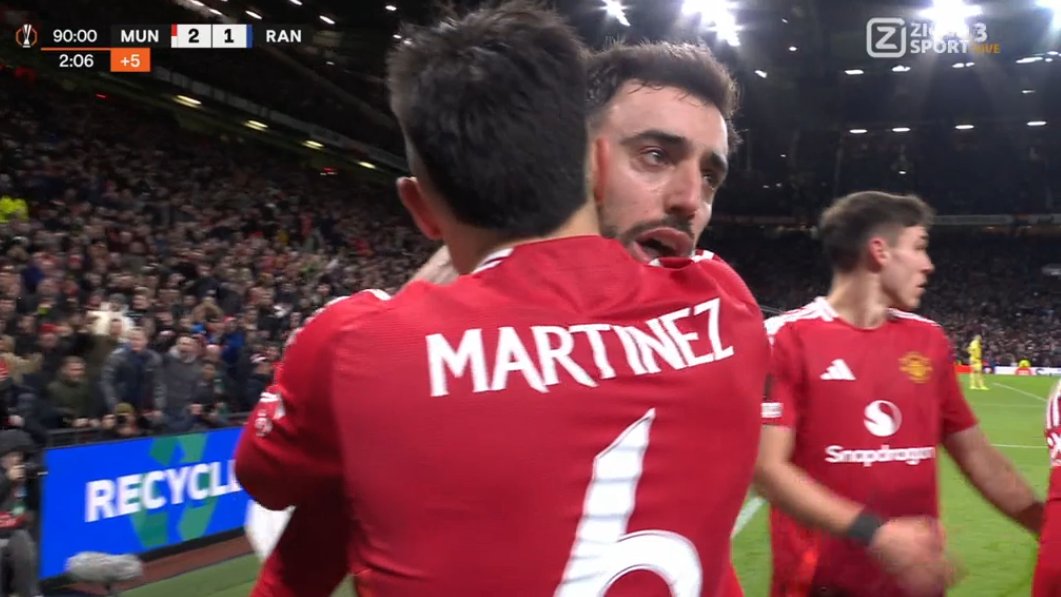 Bruno Fernandes scored a dramatic stoppage-time winner to give Manchester United a 2-1 win over Rangers. #MUNRAN #UEL