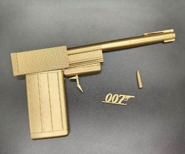 MayzeRunnuh's tweet photo. @FreedomPhoenixT It's a stick up... put the XRP in the bag 🎒 📈 #GoldenGun

#007 #GoldenEye https://t.co/WFDTvwTO7j
