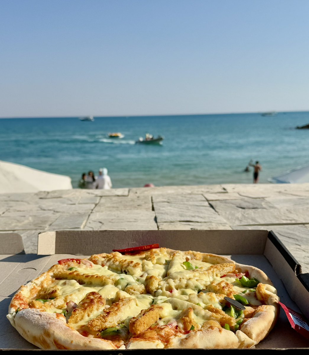 Who would prefer to enjoy pizza on the beach? 
.
.

#PizzaTime #Foodies #BeachLife #Foodislove #sea #Egypt