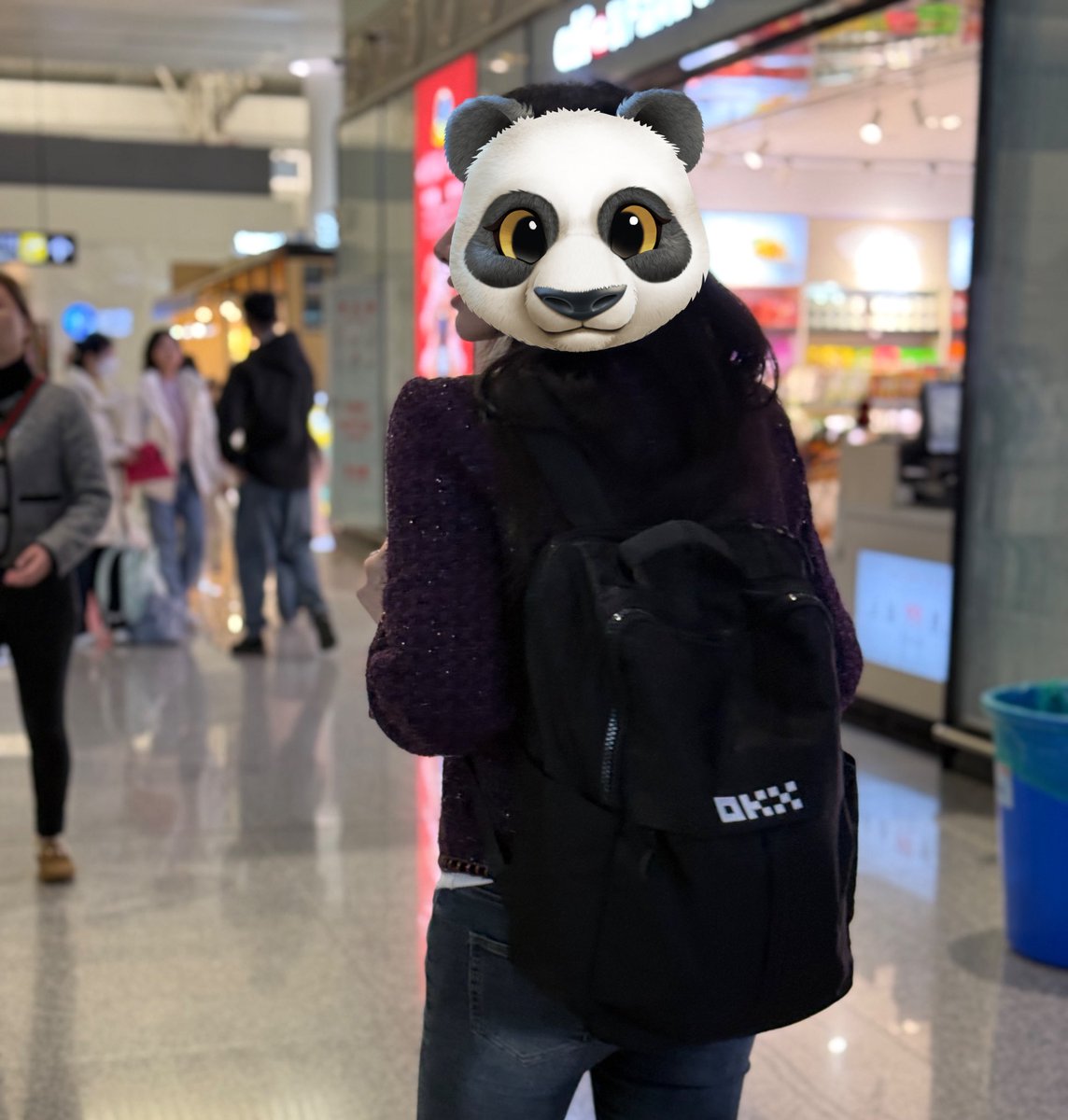 新年快乐呀宝贝们🥳

金蛇献瑞， #OKX 年货大使  祝各位兄弟们蛇年大吉！
为回馈大家，随机送出 OKX 周边礼盒 x2，礼盒中有双肩包+水杯+T恤🎁
我真的非常喜欢OKX的周边，这次过年出门背的就是上一版的OKX书包，据说新年款书包还能充电，更🐮。

参与方式： 
关注 @littlelanbo <a href="/okxchinese/">OKX中文</a> <a href="/mia_okx/">Mia米粒儿🩵</a>