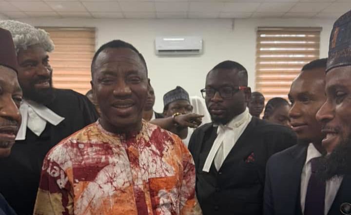 SaharaReporters's tweet photo. BREAKING: Abuja Court Grants Sowore ₦10Million Bail, Orders Passport Surrender, Gives 24-Hour Extension To Meet Conditions | Sahara Reporters  https://t.co/zEWtkxKAkR https://t.co/HztQXHt4Ae