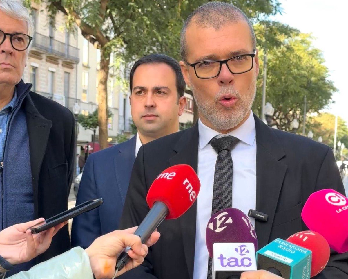 Tots21 (@tarragona21s) on Twitter photo Junts treu pit d’haver assegurat ‘la inversió històrica de Repsol a Tarragona’
👉👉diaridigital.tarragona21.com/junts-treu-pit…
<a href="/eloiclbt/">Eloi Calbet Ferran</a> <a href="/jmcruset/">Josep Maria Cruset</a> <a href="/jordisendra/">Jordi Sendra 🎗</a> <a href="/JuntsXCat/">Junts per Catalunya🎗</a> <a href="/Repsol/">repsol</a> <a href="/JxCatTarragones/">Junts per Catalunya - Tarragonès</a> Junts treu pit d’haver assegurat ‘la inversió històrica de Repsol a Tarragona’
👉👉diaridigital.tarragona21.com/junts-treu-pit…
<a href="/eloiclbt/">Eloi Calbet Ferran</a> <a href="/jmcruset/">Josep Maria Cruset</a> <a href="/jordisendra/">Jordi Sendra 🎗</a> <a href="/JuntsXCat/">Junts per Catalunya🎗</a> <a href="/Repsol/">repsol</a> <a href="/JxCatTarragones/">Junts per Catalunya - Tarragonès</a>