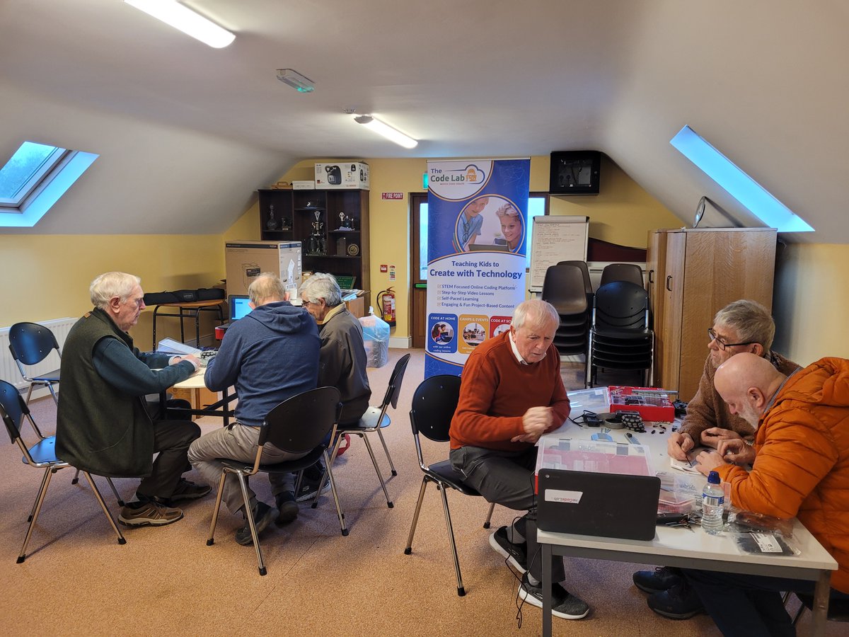 thecodelabie's tweet image. Mens Shed VEX EXP Robotics Workshop-December 24, first of its kind, and a huge success. They Built, Drove & Coded VEX EXP Robots in groups. Well done gentlemen, thanks for the warm welcome! Facilitated by @thecodelabie on behalf of @MTU_ie, sponsored by @DeptRCD @DavidFHodge