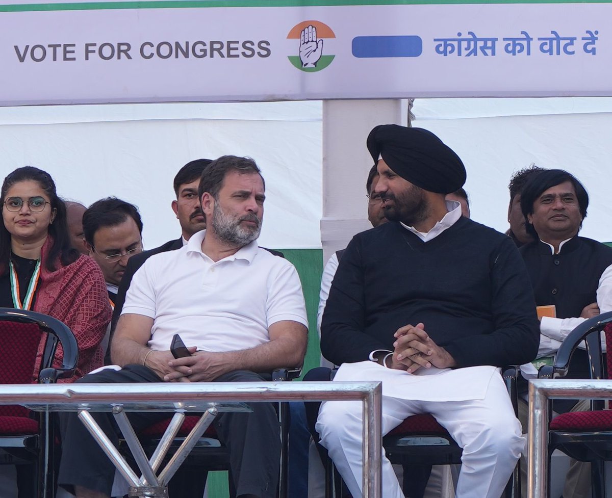 RajaBrar_INC's tweet photo. Joined Shri @RahulGandhi ji today in a massive rally in Badli, New Delhi, in support of Shri @devendrayadvinc ji. The overwhelming support for @INCDelhi reflects the frustration of Delhiites with @AamAadmiParty's lies and failures. 
On February 5, the people will reject the hollow promises and incompetence of #AAP and choose a leadership that truly works for them!