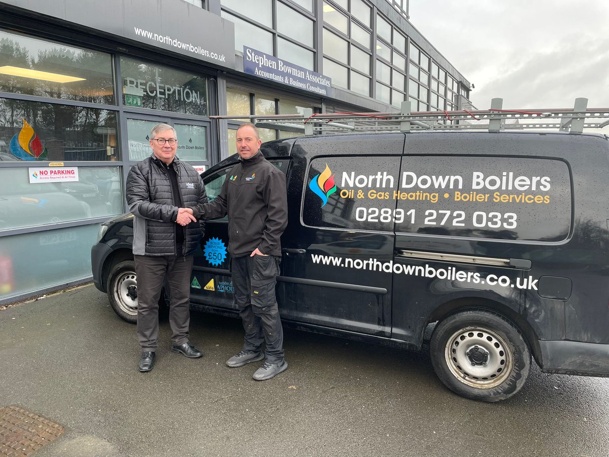 North Down Boilers, takes pole position in Fast Track 2025 🏆⚡

Steven claimed first place by registering 15 eligible products in just 10 days! Ian Anderson, met with Steven to celebrate this achievement.

Could you be next? bit.ly/ideal-fast-tra… 

#IdealHeating #FastTrack2025