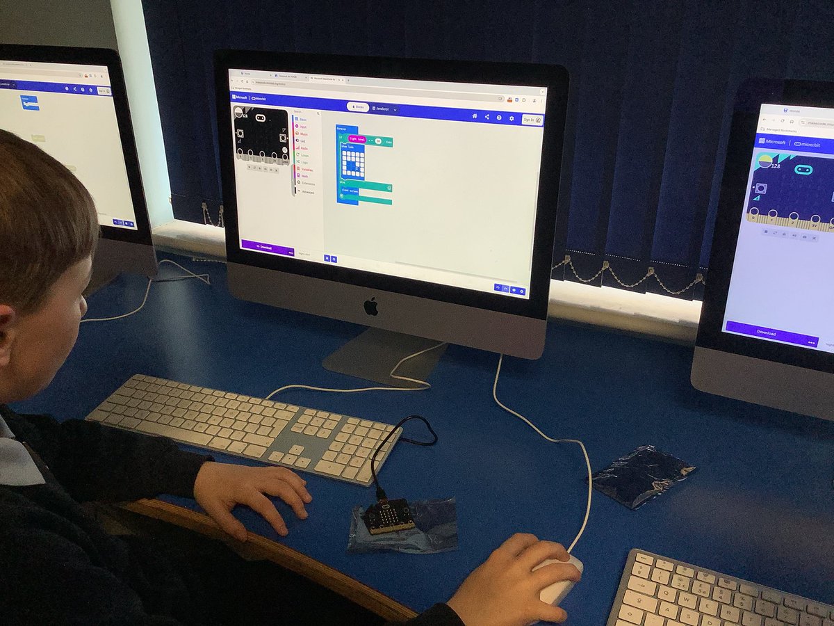 KevinOB70716586's tweet image. Our next computer science lesson was coding the microbit to create a night light #ThattoPrim_Computing