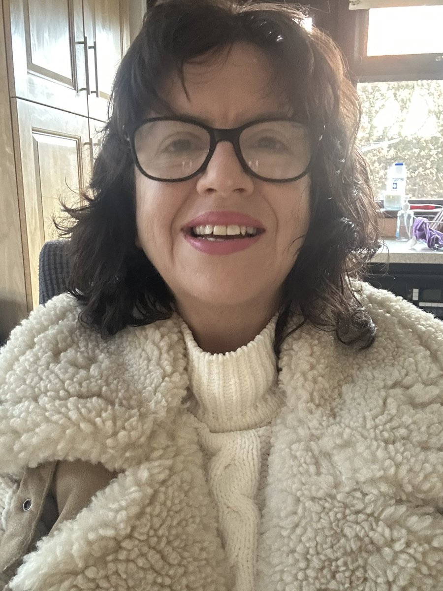 dunkingwithfish's tweet photo. I think @Smartheat would be proud of today’s ensemble! #properclothes #nojoggerstoday #brigejumpers https://t.co/HOvomzHYyo