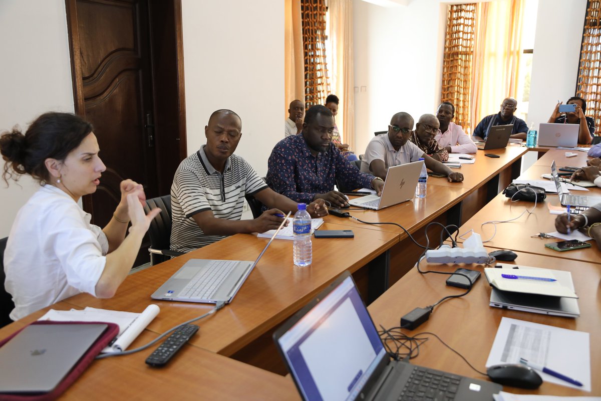 soleilnyakiriza's tweet photo. Une Politique &amp;une Stratégie Nationale de Gestion des Déchets Electroniques et Electriques au #Burundi en cours d'élaboration avec @soleilnyakiriza . C'est pour faire face aux déchets &amp; de s'aligner sur les meilleures normes et pratiques mondiales en matière de gestion des #DEEE. https://t.co/lVjaMbGNqv