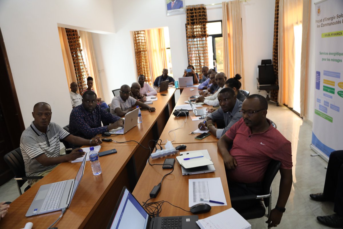 soleilnyakiriza's tweet photo. Une Politique &amp;une Stratégie Nationale de Gestion des Déchets Electroniques et Electriques au #Burundi en cours d'élaboration avec @soleilnyakiriza . C'est pour faire face aux déchets &amp; de s'aligner sur les meilleures normes et pratiques mondiales en matière de gestion des #DEEE. https://t.co/lVjaMbGNqv