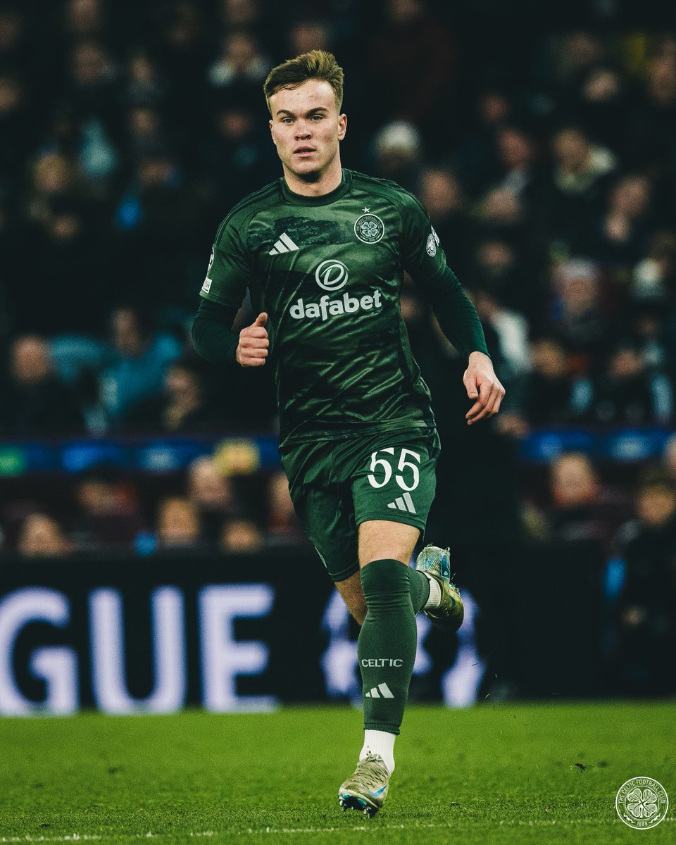 Debut on the #UCL stage ✨👏

🙌 Congratulations to Daniel Cummings, who made his senior debut last night at Villa Park 🤩

#CelticFC🍀