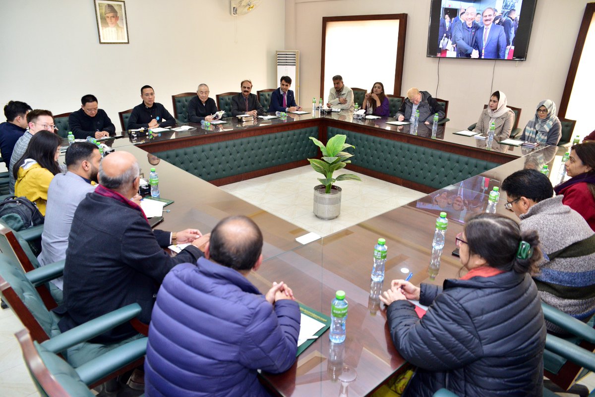 A delegation lead by Honorable Co-founder and Chairman of the Board of Directors of BGI Group China, called on Chairman PARC, Dr. Ghulam Muhammad Ali at NARC Islamabad to discuss potential future collaboration among both the organizations for agricultural innovation and research.