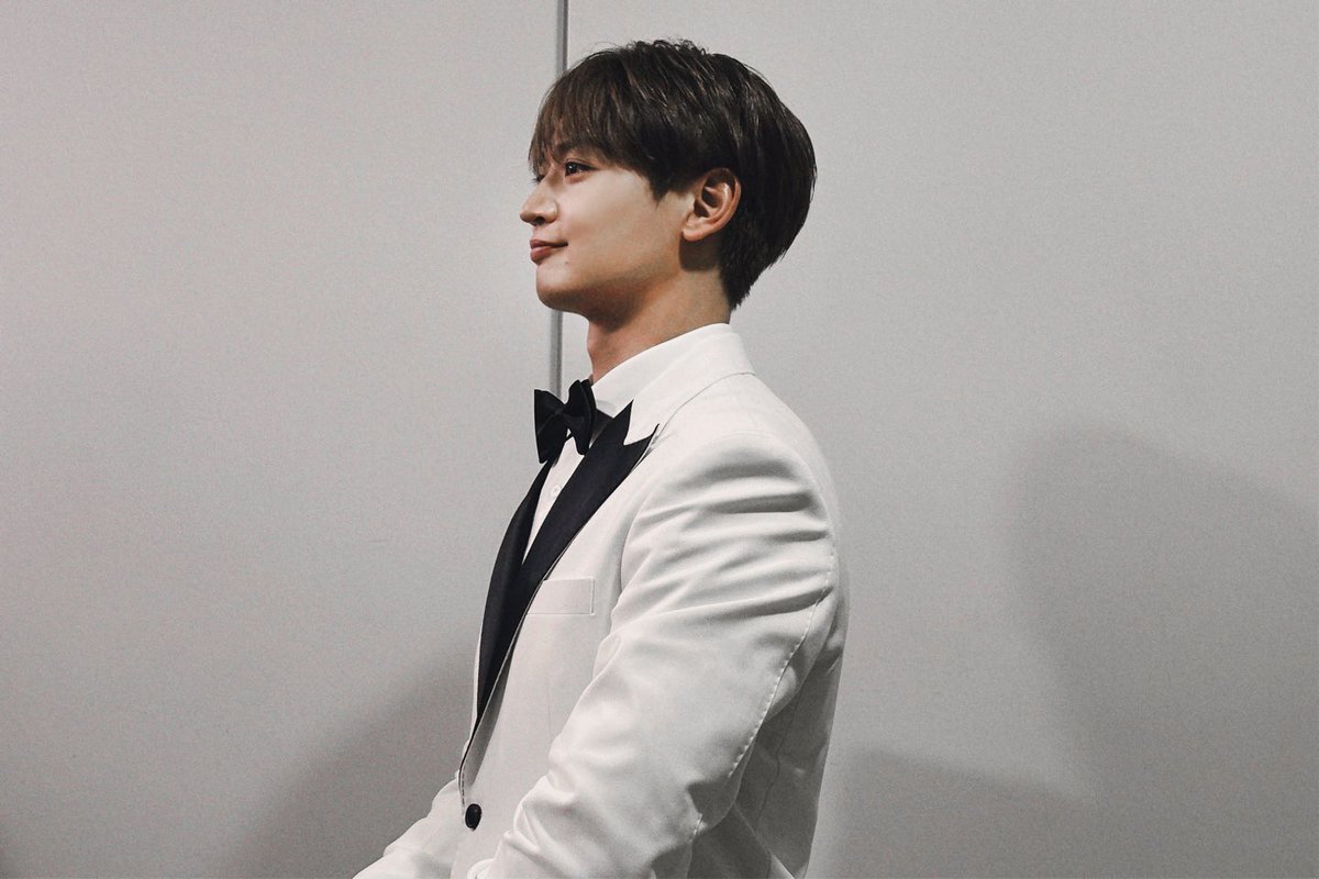 SHINee's tweet photo. 𝗛𝗔𝗣𝗣𝗬 𝗡𝗘𝗪 𝗬𝗘𝗔𝗥 with 🐿️🩵. 

#MINHO #민호 
#SHINee #샤이니 
#MBC가요대제전 
#2024MBC가요대제전 https://t.co/5oZPWXcKbJ