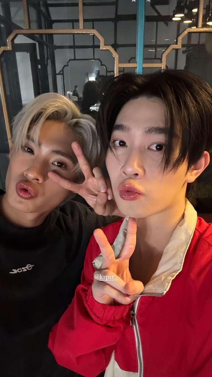TutorTogetherTH's tweet photo. 👀✌️

#TutorKrp
#MyPlaneTT
#Mynameis_yim
#TutorYim
📷 ɪɢꜱ : mynameis_yim
🗓️ : ᴊᴀɴ 30, 2025 https://t.co/MHjouBMRwQ