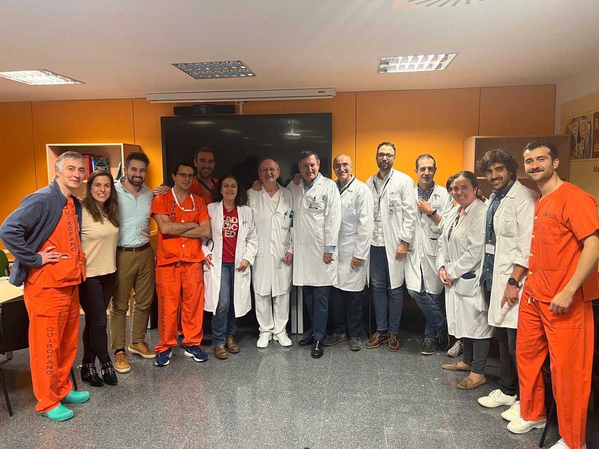 "Ayer fue el último comité con Manolo Jiménez, nuestro increíble cirujano pancreatobiliar. No hay palabras para agradecer todo lo que nos ha enseñado y su incansable dedicación. El listón que deja será difícil de superar. ¡Se te va a extrañar, Manolo!"
