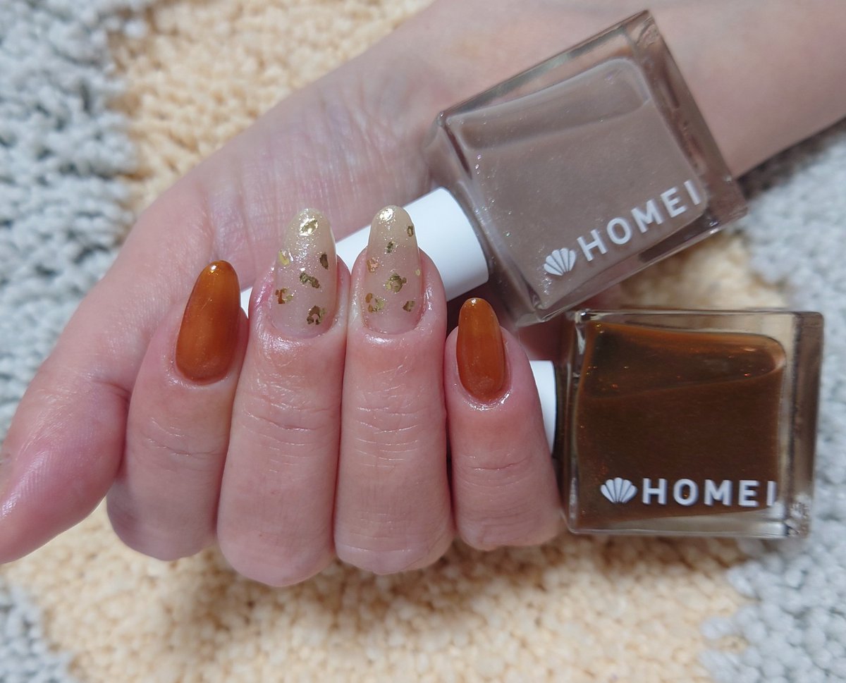 moca_muu's tweet photo. HOMEI 12 FREE NAILカバーハードナーのサクラキャンデイで久々に自爪ネイルした😊
人差し指と小指は去年の限定ホットジンジャーを3度塗り
残り3本はサクラキャンデイを2度塗りして爪先だけ更に塗ったあとレオパのネイルシール貼ってパラドゥのトップで仕上げた

#PR #モニター品 #HOMEI
#12FREENAIL https://t.co/LCwlbP5TQY