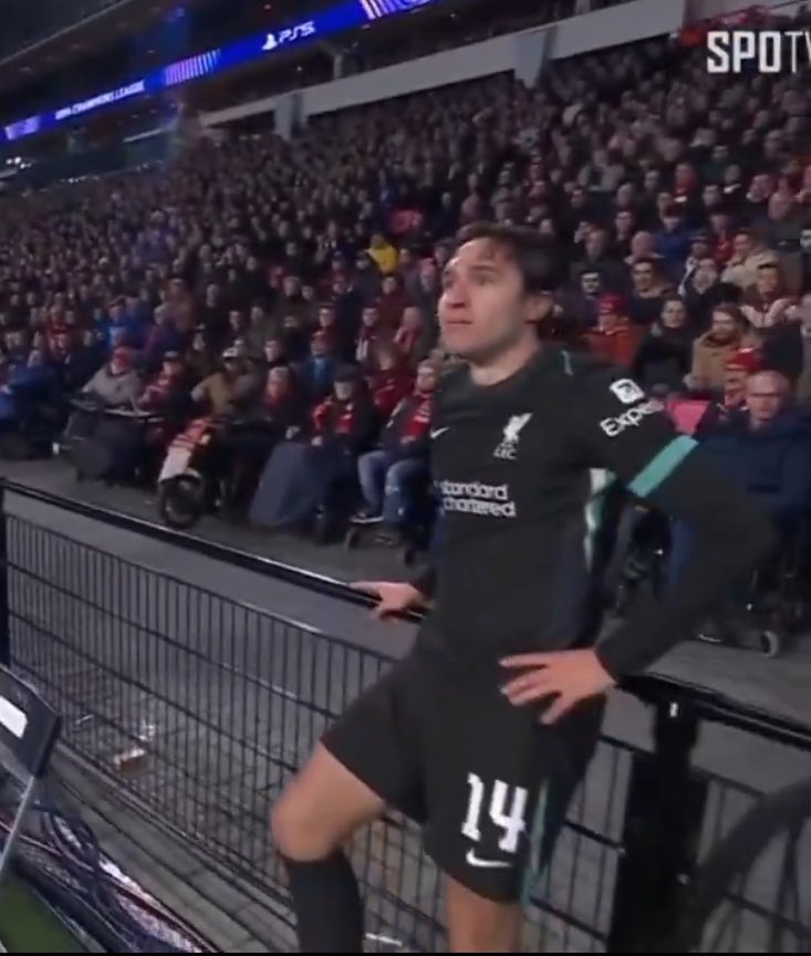 fpl_meme's tweet photo. Salah Triple Captainers watching David Moyes A. Managers outscoring them in GW 24 https://t.co/vvnughuy81