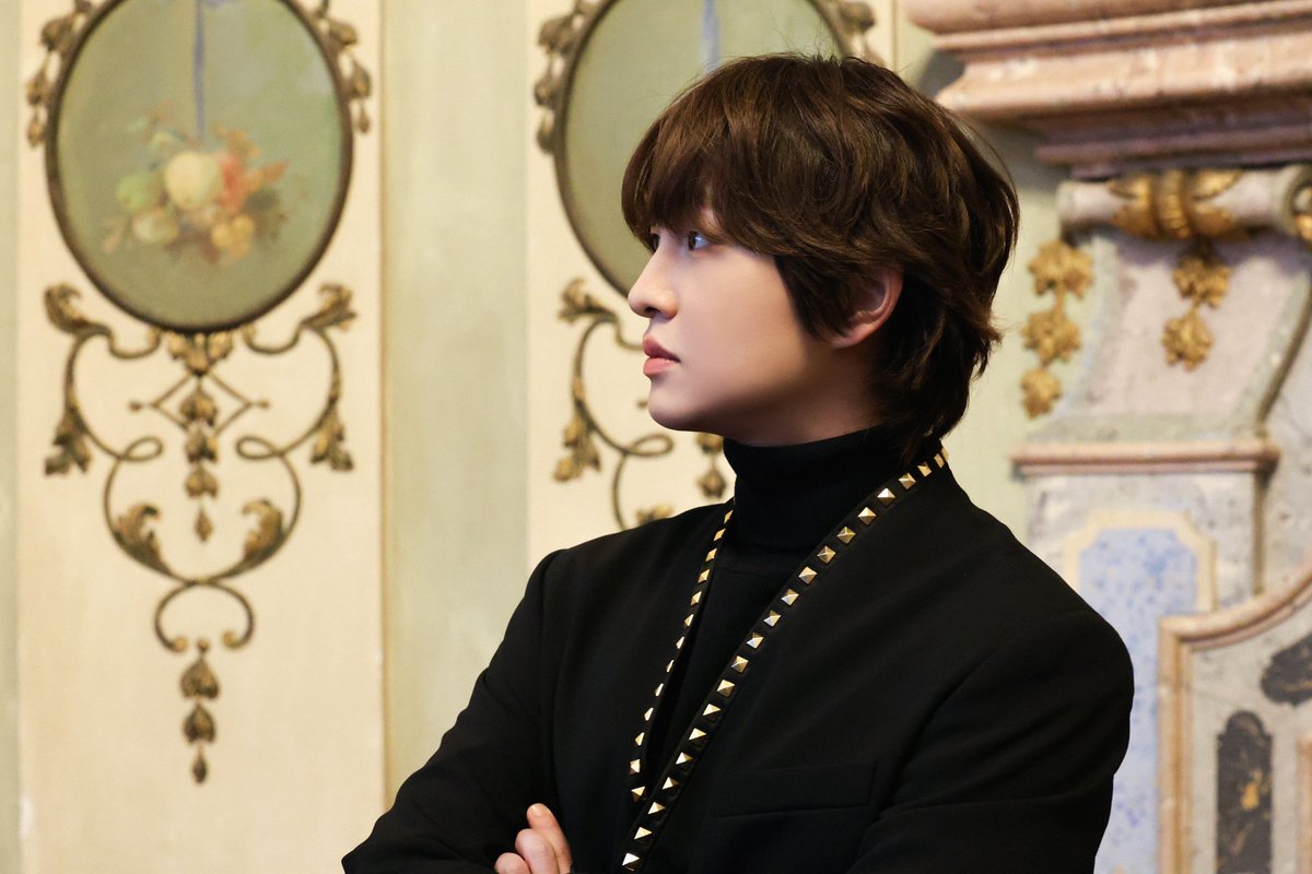 noisemusicstan's tweet image. this is really just completely insane…who just LOOKS like this