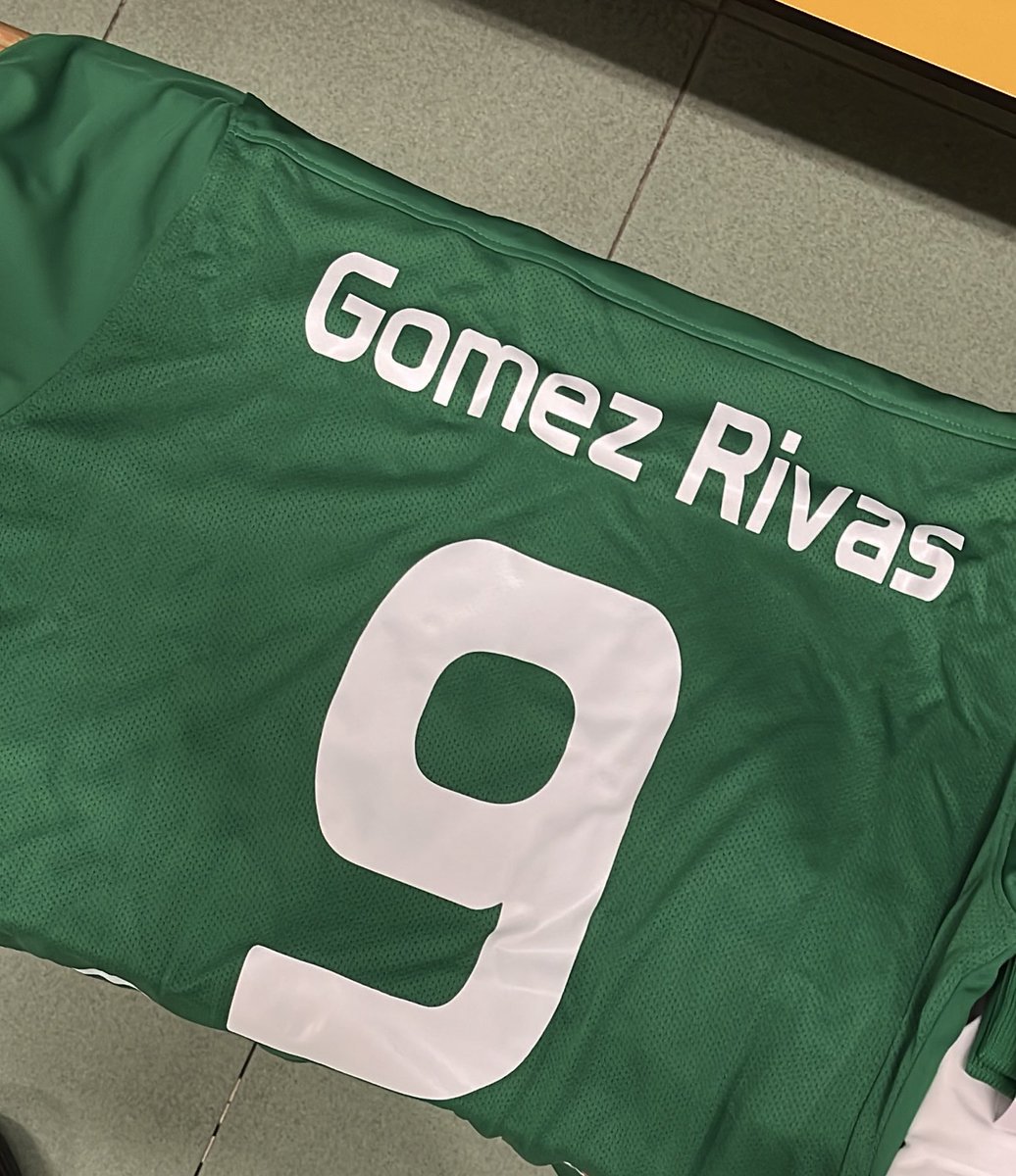 ¡Hemos roto las barreras formales! 
Jugar un partido de fútbol durante la reunión de litiasis, laparoscopia, endourologia y robótica <a href="/EndoLapRobAEU/">Lit/Endo/Lap/Rob AEU</a> <a href="/InfoAeu/">AEU</a> es una oportunidad única para socializar y fortalecer el compañerismo y la amistad en un ambiente distendido.

Un placer