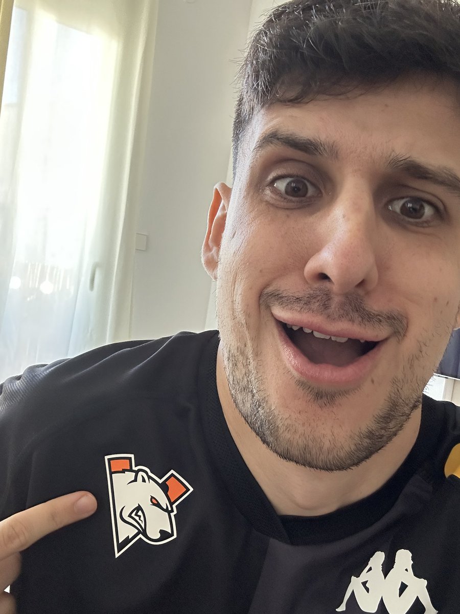 Toniki (@toniki20) on Twitter photo SE CIERRA EL CÍRCULO
ESTAMOS EN <a href="/virtuspro_OW2/">Virtus.pro Overwatch 2</a> <a href="/virtuspro/">Virtus.pro</a>
Un orgullo pertenecer a este legendario club y compartir con vosotros todo el camino. No sabéis todavía el increíble equipo de Overwatch que tenemos #GOGOVP SE CIERRA EL CÍRCULO
ESTAMOS EN <a href="/virtuspro_OW2/">Virtus.pro Overwatch 2</a> <a href="/virtuspro/">Virtus.pro</a>
Un orgullo pertenecer a este legendario club y compartir con vosotros todo el camino. No sabéis todavía el increíble equipo de Overwatch que tenemos #GOGOVP