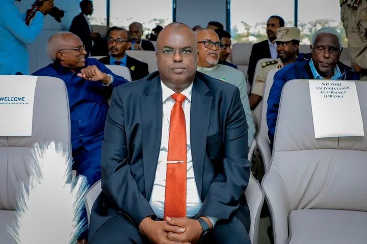 SomalilandMod's tweet image. Wasiirka Wasaaradda Gashaandhigg JSL mudane Maxamed  Yuusuf  Cali  ayaa Xilkii ukala wareejiyey Taliyihii hore ee Ciidanka qaranka  Sareeye Gaas  Nuux Ismaciil Taani  Taliyaha Cusub Sareeye Guuto Nimcaan Yuusuf Cismaan