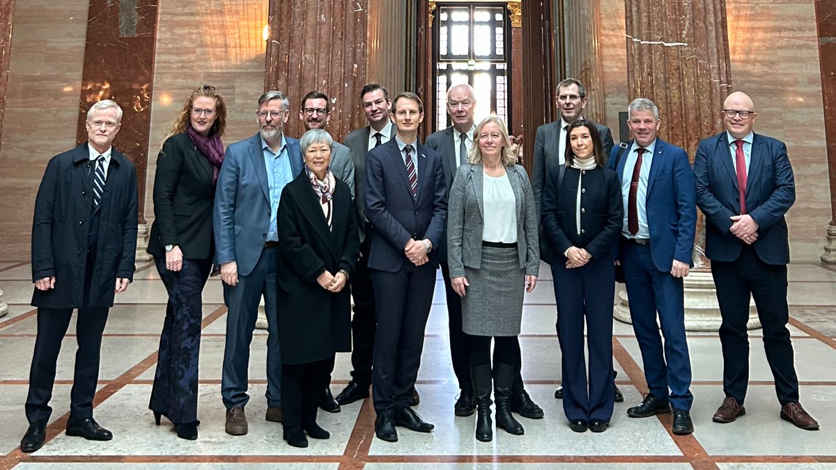 Vielen Dank für den interessanten Austausch zwischen 🇦🇹 Abgeordneten des Nationalrats und 🇳🇴 Parlamentariern des <a href="/Stortinget/">Stortinget</a> zu arbeits- und sozialpolitischen Themen!
<a href="/OeParl/">Parlament Österreich</a> <a href="/VerenaNussbaum/">Verena Nussbaum</a> @R_Schallmeiner <a href="/FionaFiedler/">Fiona Fiedler</a> <a href="/derGasser/">Johannes Gasser</a> <a href="/NorwayMFA/">Norway MFA</a>