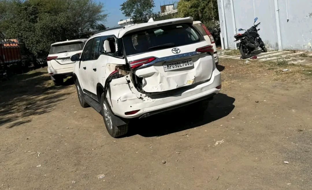 OfficeOfKNath's tweet photo. प्रदेश कांग्रेस अध्यक्ष श्री @jitupatwari  के वाहन के दुर्घटनाग्रस्त होने की खबर चिंताजनक है। परमात्मा की अनुकंपा से वे स्वस्थ और सुरक्षित हैं। मैं उनके सकुशल और  दीर्घायु होने की कामना करता हूं https://t.co/3vFY3rQFPr