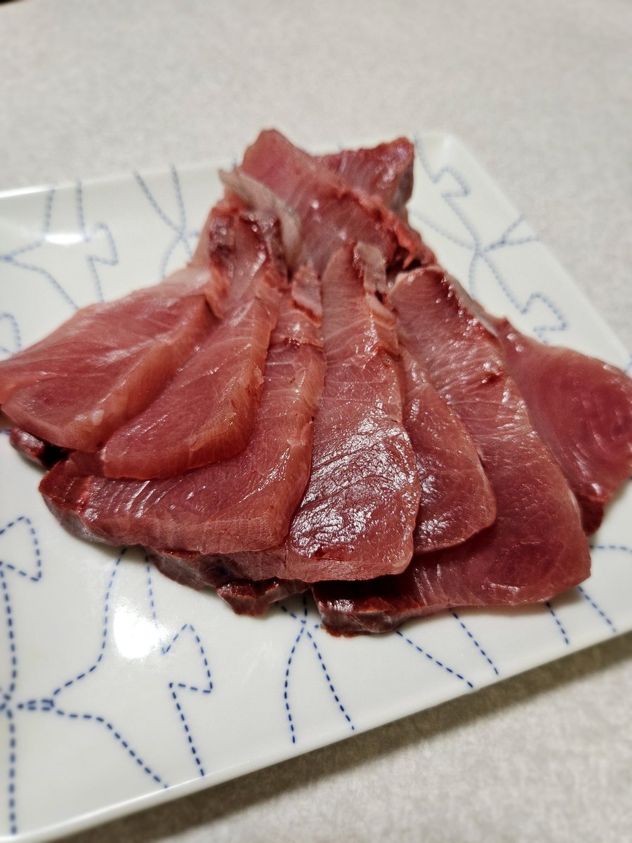 llaarll's tweet photo. 家の近所にベトナム料理のお店が出来たのでテイクアウトでバインミーを
三重がメインらしいがなぜか石川に2店舗ある港屋珈琲でたくさん食べても罪悪感ゼロのエンジェルケーキを
もうスーパーのお造りは絶対買わない！と誓える安定の美味しさの近江町市場の寒ぶりを
美味しいものが食べれる幸せ😃💕 https://t.co/KjFRj63KXU