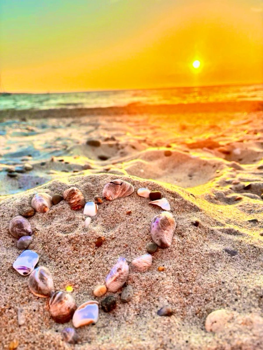Don’t overthink. If it’s God will, then it will happen. If it’s not, God has a better plan. Be at peace knowing that.

Good Evening🧡

#thursdayvibe