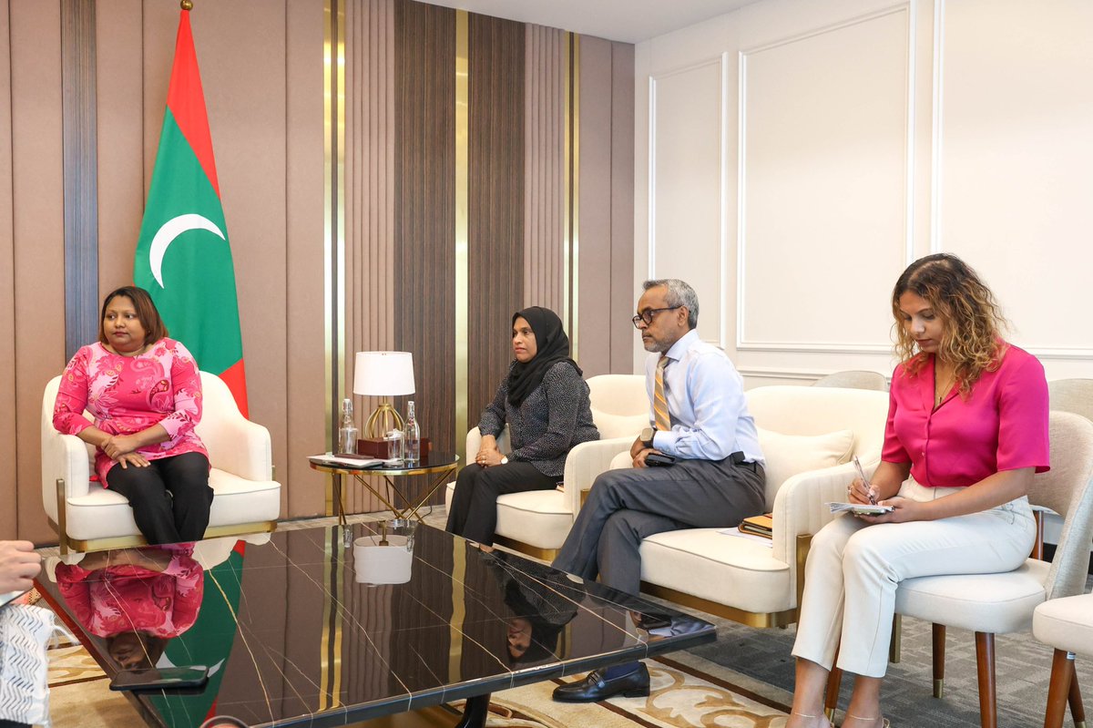 Foreign Secretary, Fathimath Inaya met with the delegation from <a href="/MEAIndia/">Randhir Jaiswal</a> led by Suja. K. Menon, Joint Secretary, attending the Fifth LoC Bilateral Review Meeting. 

FS thanked 🇮🇳 for its continued support and reflected on the progress of key line of credit projects.