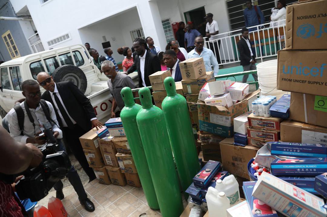 [COMMUNIQUE DE PRESSE]

Visite du Ministre de la Santé Publique à l’Hôpital de Fermathe : Un engagement fort du Gouvernement envers les victimes et les soignants

Port—au-Prince , le 30 janvier 2025.- À la demande expresse du Premier Ministre, M. Alix Didier Fils-Aimé, le