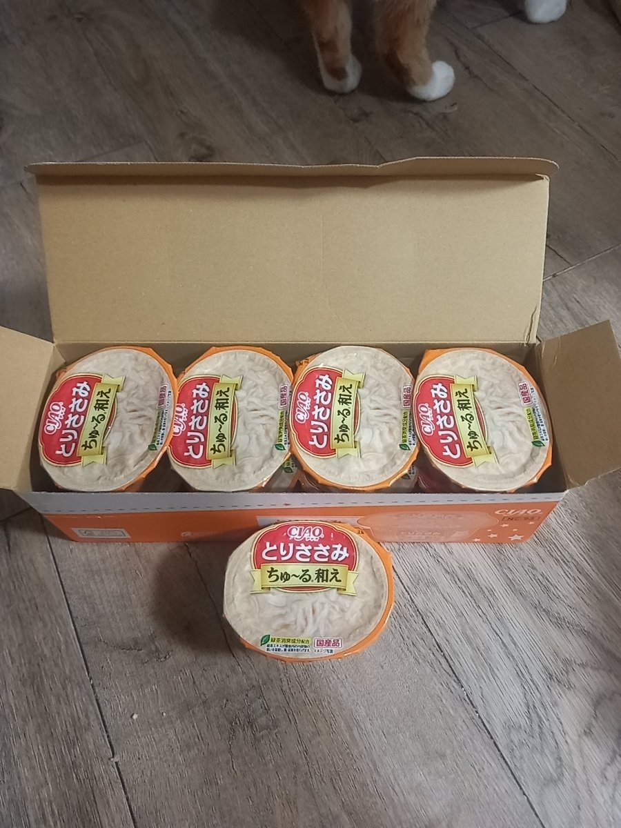 비얌비얌작가님께 <a href="/B_yam525/">비얌비얌</a> <비밀과 소원과 크리스마스>를 이벤선물로받앗어여! 깜사한마음을 담아 샤르빌집 고영이들에게 <a href="/mir__ray/">시루네_냥이들❤</a> 범벅컵을 선물햇어여! 비얌비얌 작가님도 시루네 샤르빌집 고영이들도 쪼은일만 가득한 새해를 염원해요!