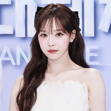 nano_winter's tweet photo. 예쁜 나이 25살..............😇 https://t.co/jTuXUHok55