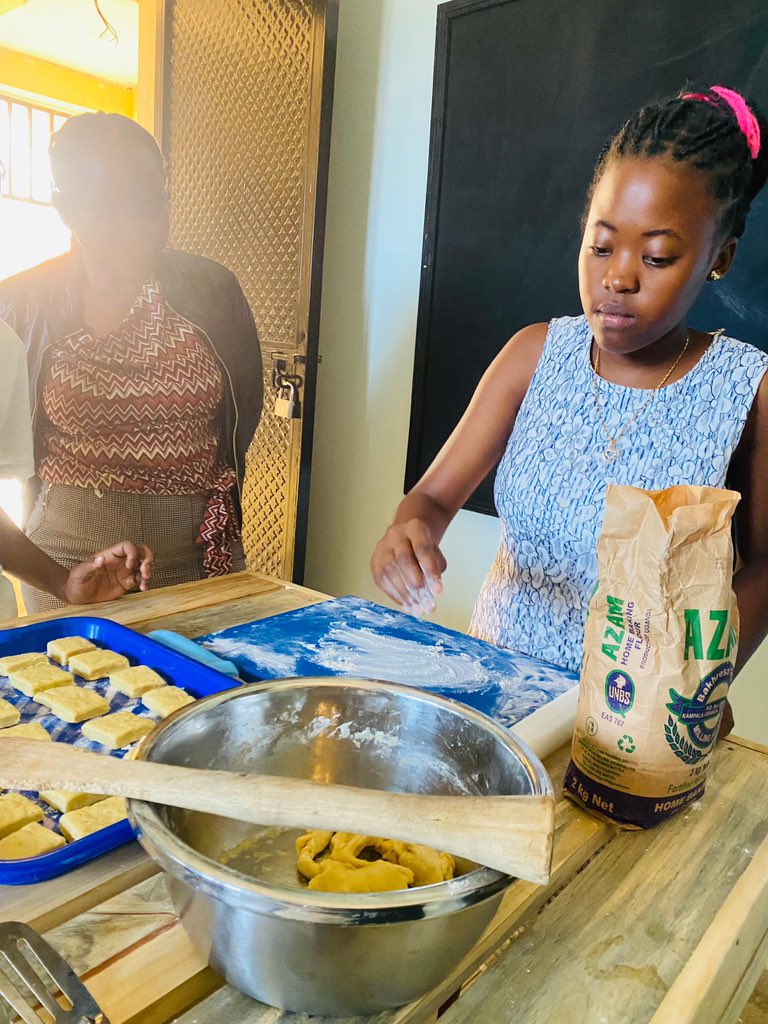 cosmessug's tweet photo. Bakery student at our learning center doing what she loves best #skilling #Bakersfield https://t.co/ur5ButDR2Q