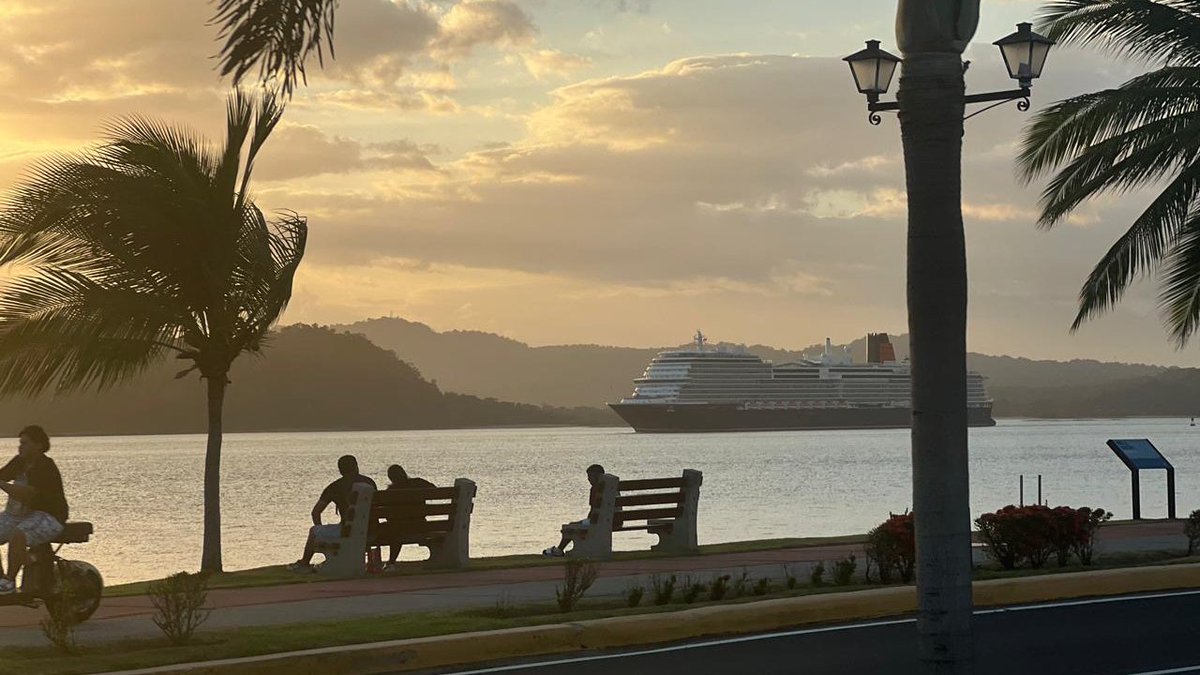 I communicate daily with Germans, Panamanians and Chinese, for work and with friends. The difference between the small talk topics is so staggering, I just had to document it.

Germans, topics we talk about:
Politics of Germany, Europe and USA
Economic situation in Germany