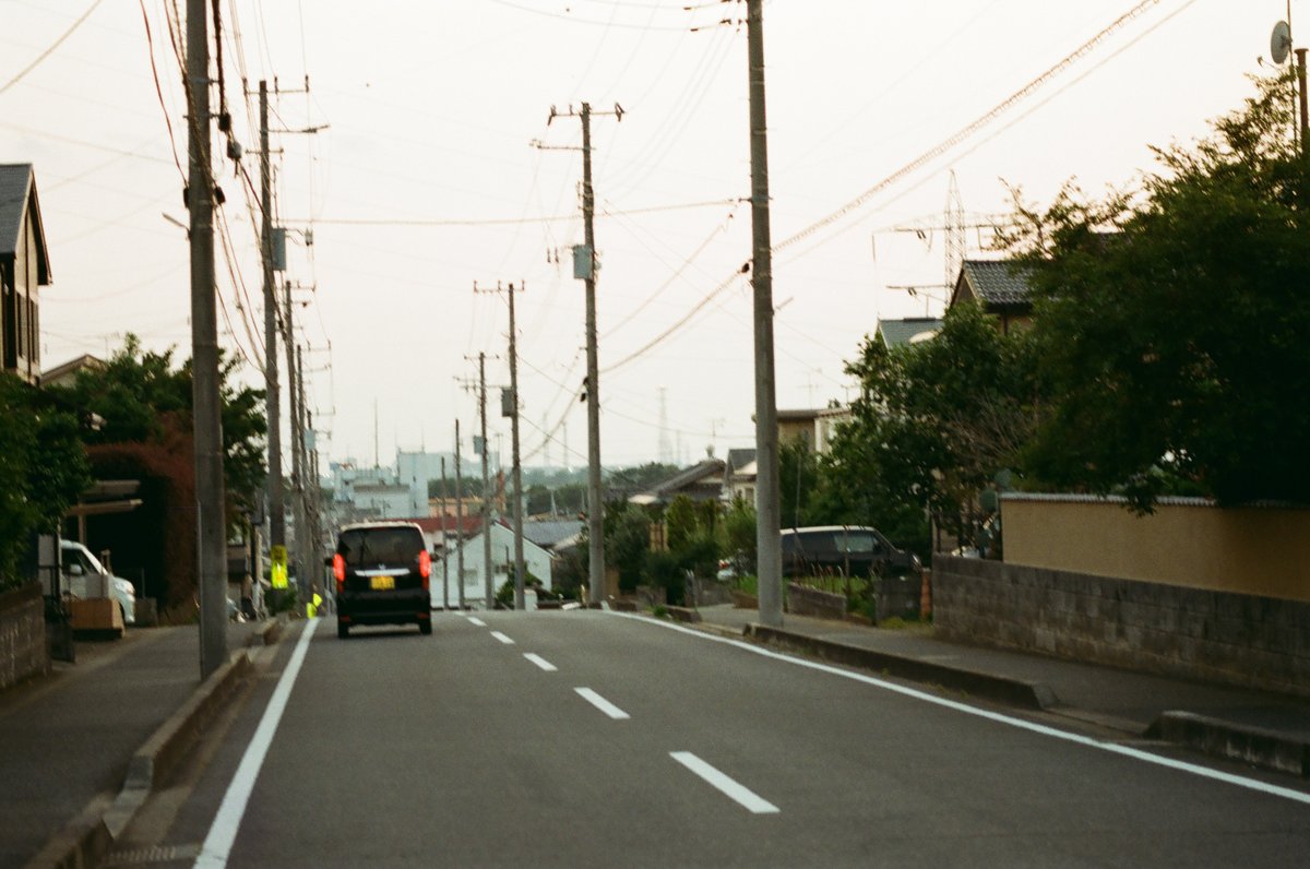 alibi5753's tweet photo. #planar85mmf14 で坂道を
この坂道好きなんです
#contaxax + #planar85mm f1.4 + #lomo100
#ヤシコンラブ
#35mmfilm
#フィルム写真
#FilmPhotography
#フィルムカメラ
#写真撮ってる人と繋がりたい
#カメラ好きな人と繋がりたい https://t.co/0JRIEPUaLc