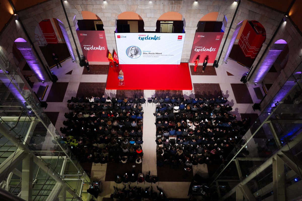 MLopezValverde's tweet photo. En la @ComunidadMadrid apoyamos a las empresas. Su crecimiento es clave para el impulso económico y social de la región.

En los #PremiosExcelentes se han reconocido a nueve empresas ejemplares por sus buenas prácticas y dedicación.

Mi más sincera enhorabuena a todos los premiados.

Y gracias por esta gran iniciativa a @MadridExcelente, a su Directora @ElenaMantillaG1, y a la consejera @blondieconomics.
