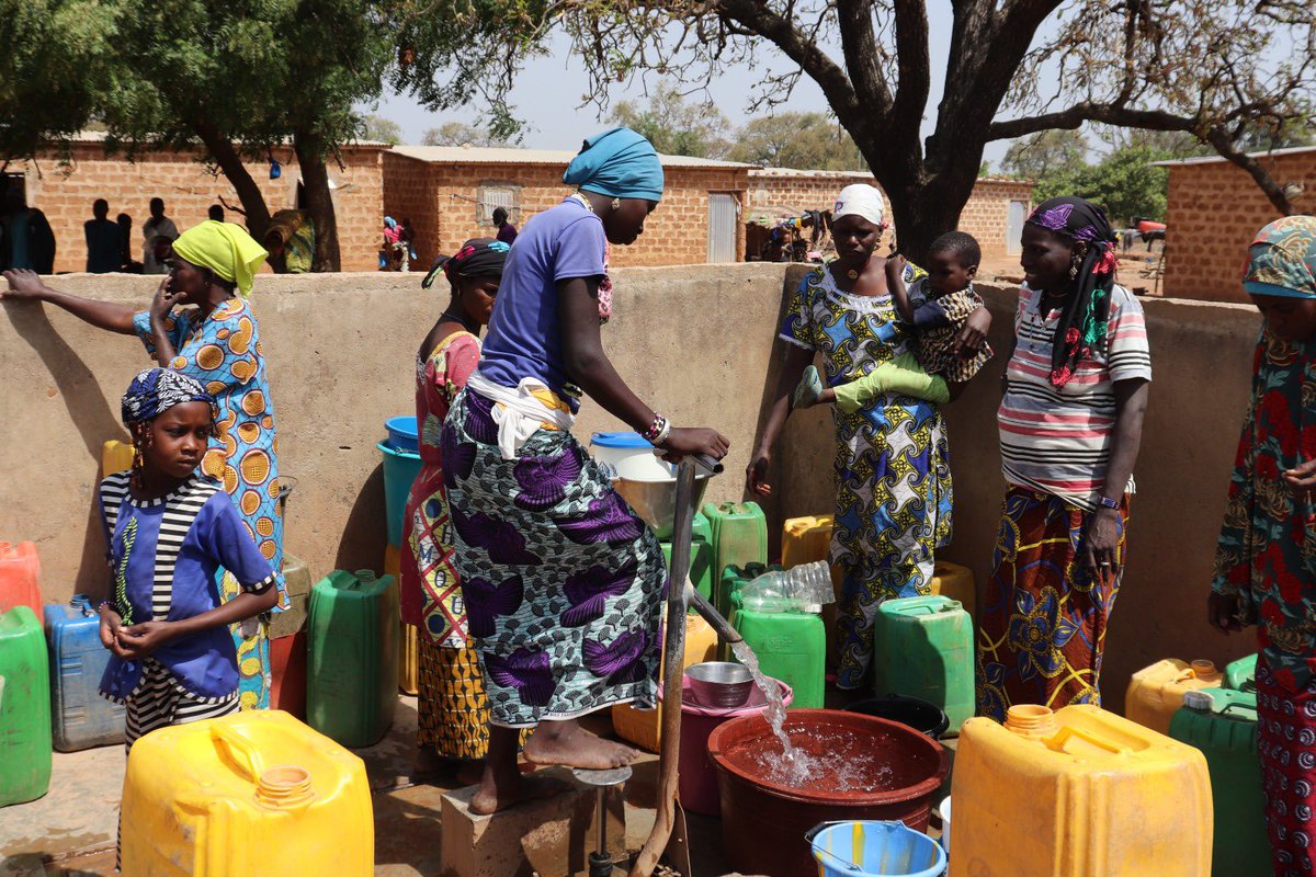 ONU_CIV's tweet image. A Nioronigué &amp;amp; sur le site d&apos;accueil des demandeurs d&apos;asile venus du Burkina Faso, les agences de l&apos;@ONU_CIV par leurs interventions multisectorielles, appuient le @Gouvci pour répondre aux besoins des communautés en alimentation, eau, éducation, protection &amp;amp; cohésion sociale.