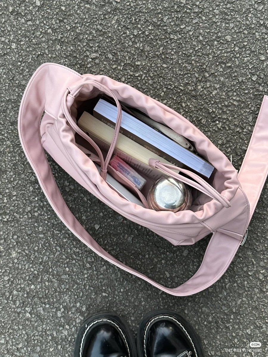 summerarise's tweet image. cute pink bag

— a thread