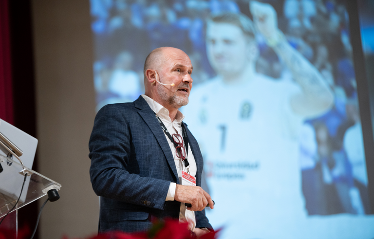 #NoticiasINEF📰Un año más, los mejores #profesionales e #investigadores se han dado cita en el XVI <a href="/SimposioFuerza/">Simposio de Fuerza</a> y Simposio Satélite <a href="/RedExernet/">Red_Exernet</a> en <a href="/inefmadrid/">FCCAFyD (INEF). UPM</a> <a href="/La_UPM/">Universidad Politécnica de Madrid</a> consolidándose como referente en investigación y práctica del #entrenamiento de la fuerza.