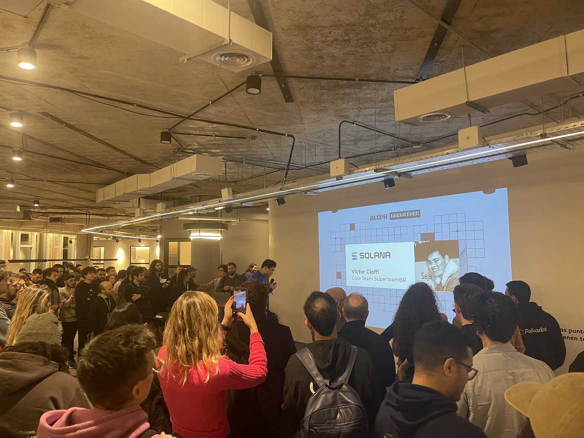 cioffi_victor's tweet image. 1/ Who am I? A thread about my journey - from building a movement to breaking barriers through storytelling. 🧵👇