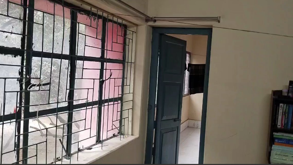 নওগাঁয় সহকারী কমিশনারের বাসা লক্ষ্য করে গুলি