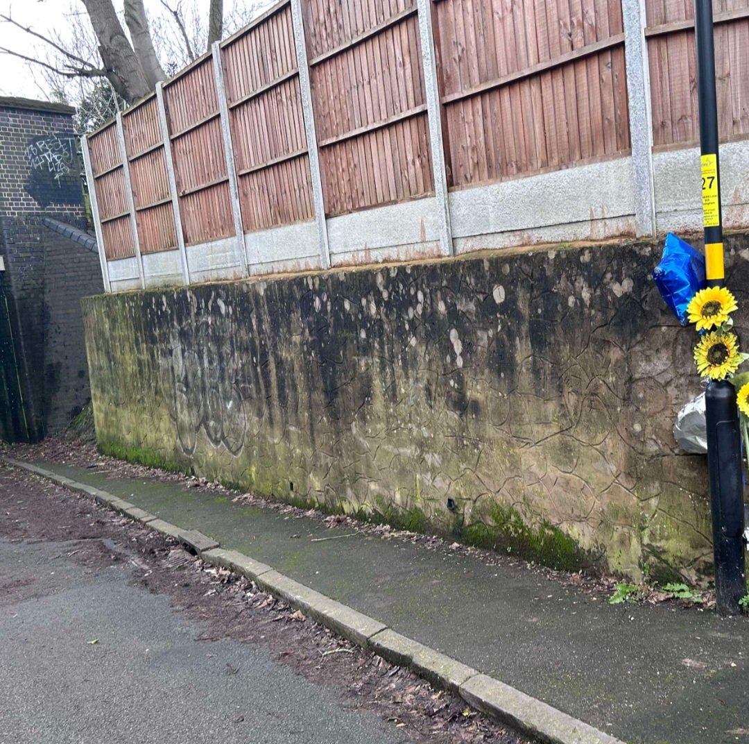 It's time to start the artwork 😁😁😁 

Respect lads 👊👊👊 

Don't forget to pop by and say hello to the lads and give them some support...... drinks and snacks welcome 👍🏻👍🏽👍🏿 

RIP LEO 💙