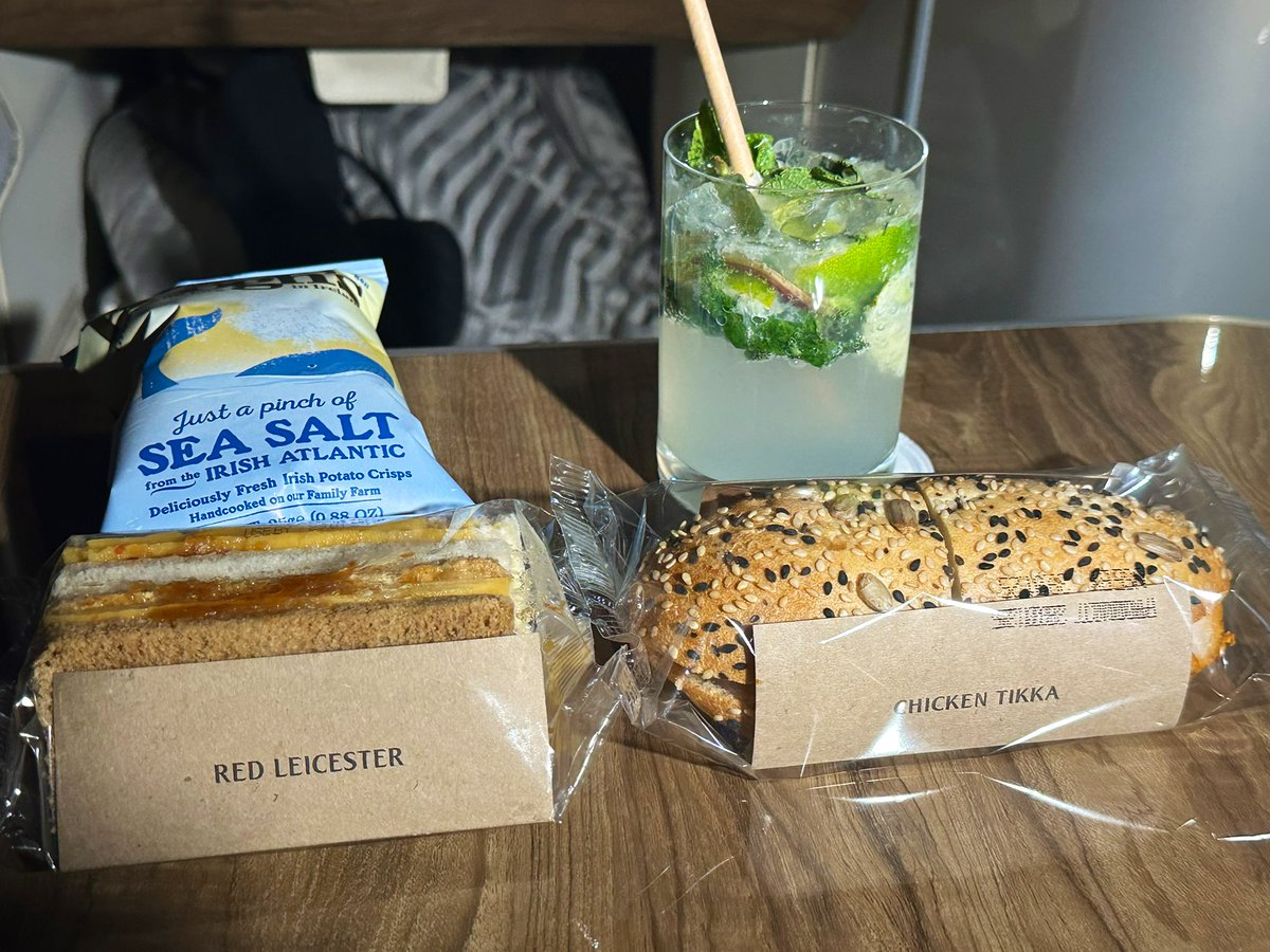 free_style_chef's tweet photo. Flight #2 is a loooong flight. I’ve been enjoying some treats to pass the time.
A sandwich and crisps party with a virgin mojito. And a butter chicken with rice light meal a few hours later. They keep feeding us!
#travel #inflightdining #foodie #sandwiches #butterchicken https://t.co/F0IIwatP8M