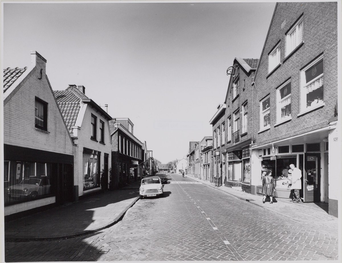 📍Een nieuw monument in Sloten: het dubbele woon-winkelhuis Sloterweg 1210-1212. 💎 Wat is er zo bijzonder aan deze panden? ➡️ Lees het in Erfgoed van de Week: amsterdam.nl/kunst-cultuur/…

#erfgoed #amsterdam #sloten #monument #nieuwwest