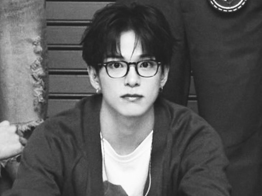 asahiletsgo's tweet image. 남자가진정으로섹시한순간은웃통깔때가아닌얼굴형이돋보일때즉、자라지않는사각턱과일자턱의축복이돋보일때가장섹시하다