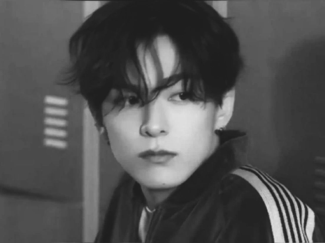 asahiletsgo's tweet image. 남자가진정으로섹시한순간은웃통깔때가아닌얼굴형이돋보일때즉、자라지않는사각턱과일자턱의축복이돋보일때가장섹시하다