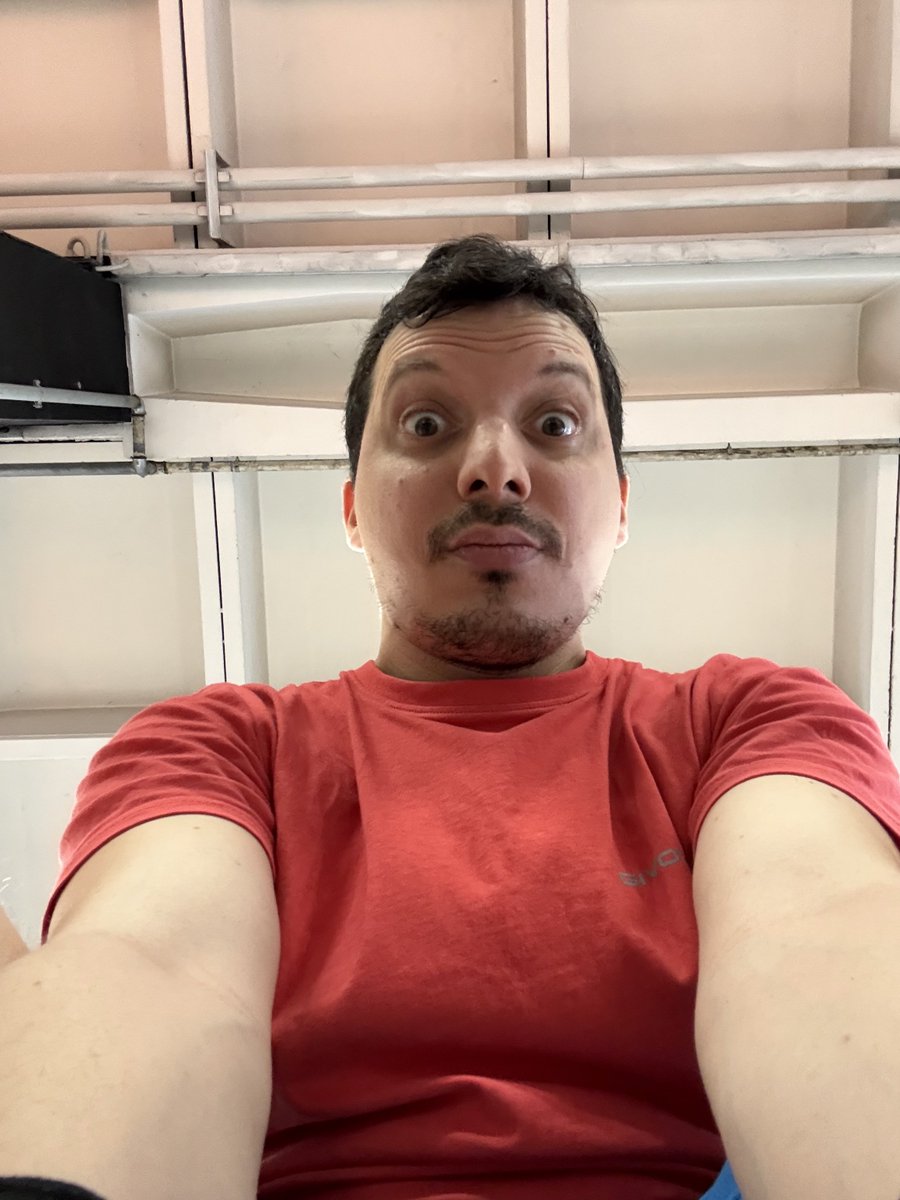 twittadeniols's tweet photo. Cucù! 😬
#Selfie #Me #Gym #FitActive #Torino https://t.co/qKMiFygsPw