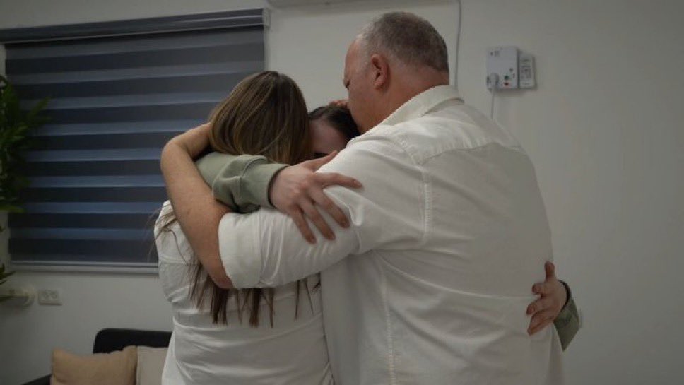All of Israel, the whole Jewish nation and every man and woman of goodwill the world over shares this hug.🎗️
